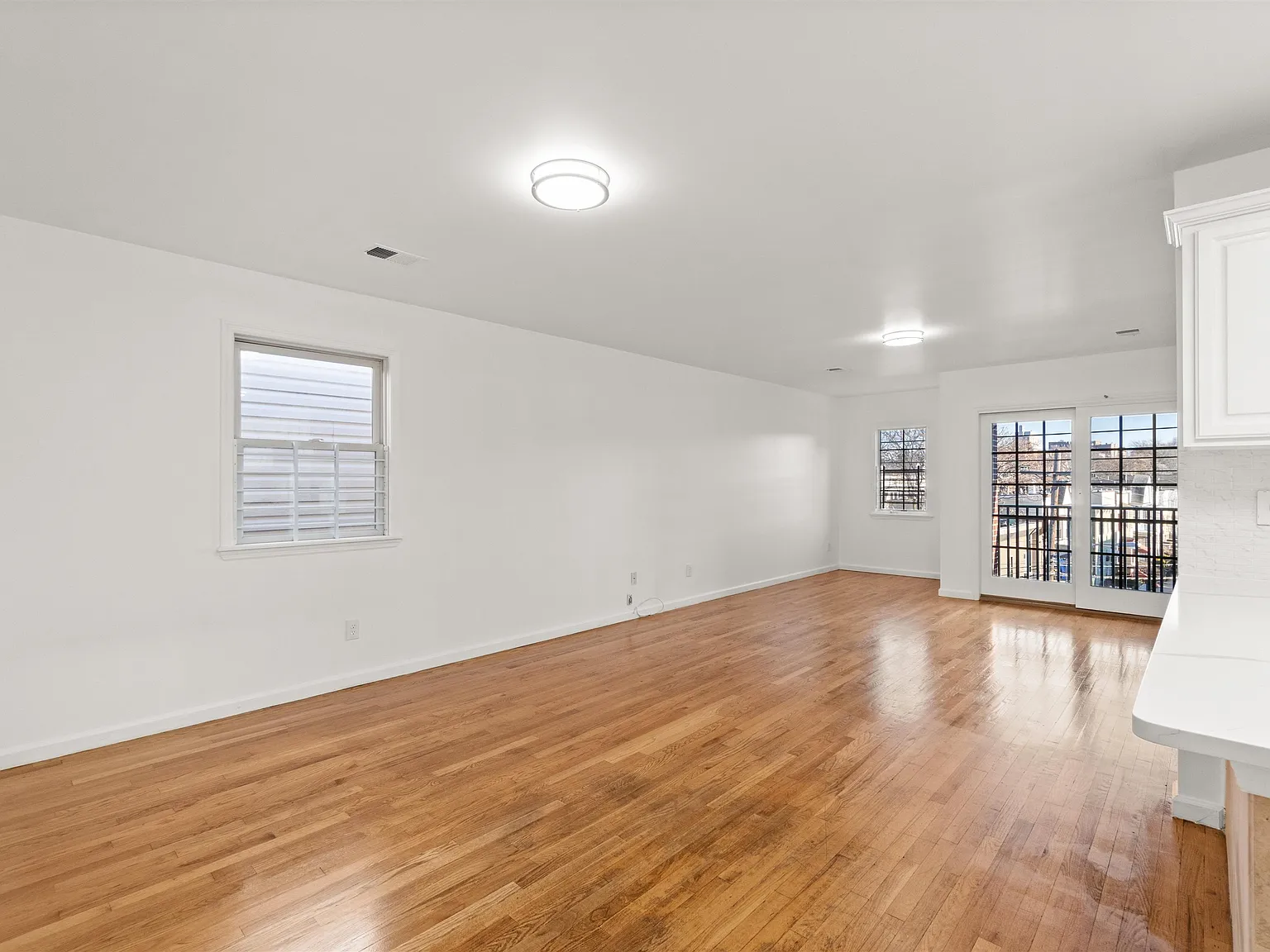3 bed, 2.0 bath, 1300 sqft, $2,800 — Photo 3