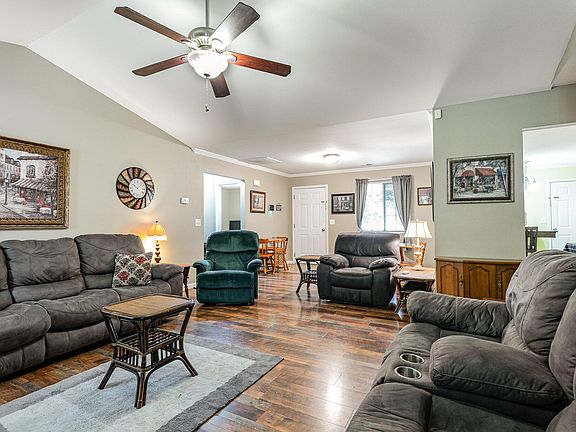 5th image of 105 Walnut Crossing Dr