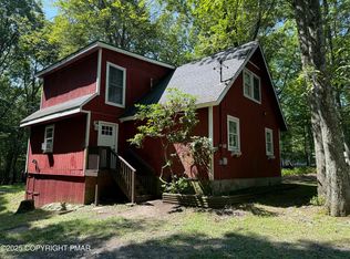 2122 Woodthrush Ct, Bushkill, PA 18324