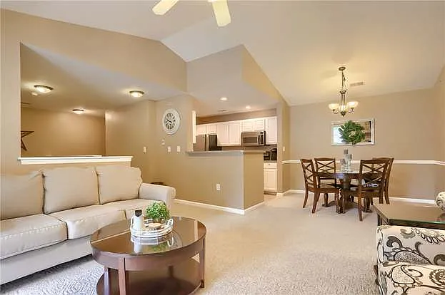 3 bed, 1485 sqft, $2,200 — Photo 2