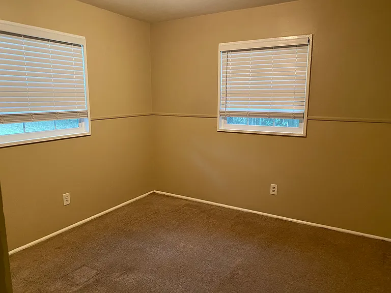 4066 Wesley Ln S — Photo 6