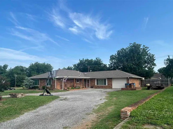 822 E 2nd St, Cushing, OK 74023