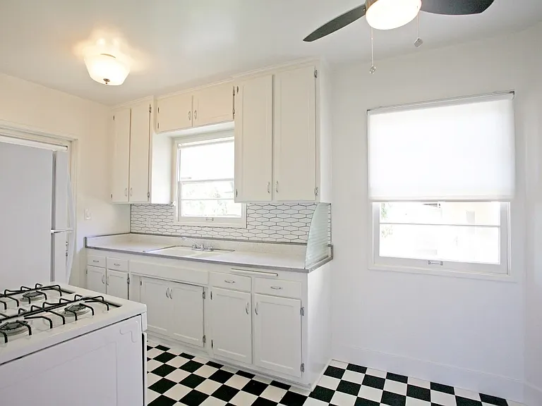 318 Cajon St — Photo 2