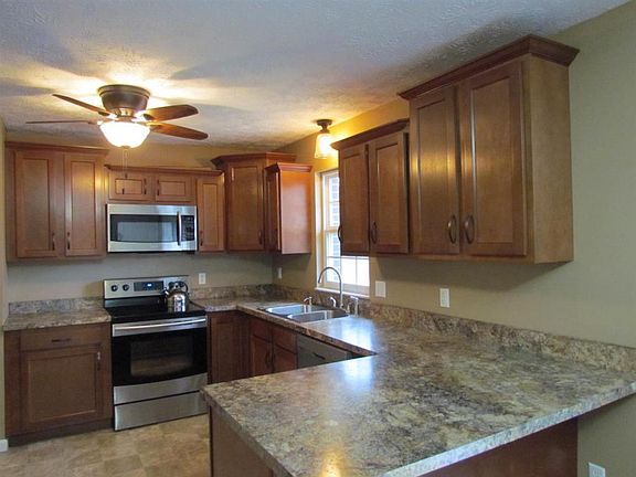 4th image of 2215 Avinell Dr