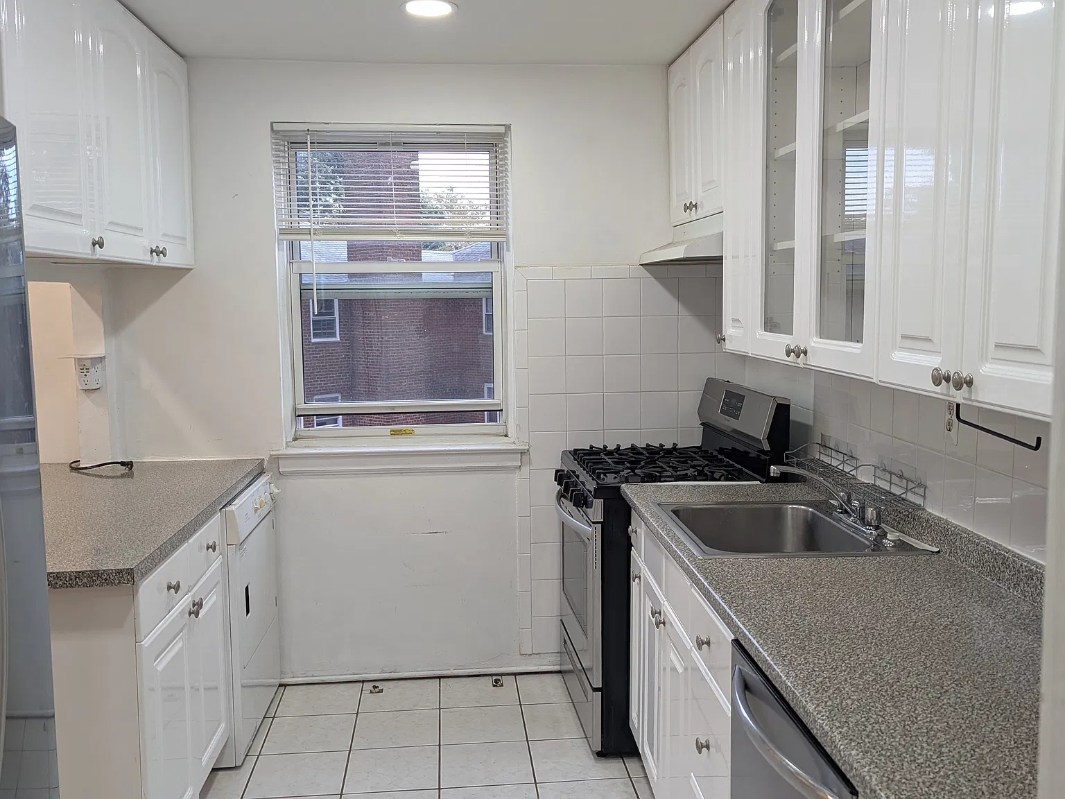 2 bed, $3,100 — Photo 2