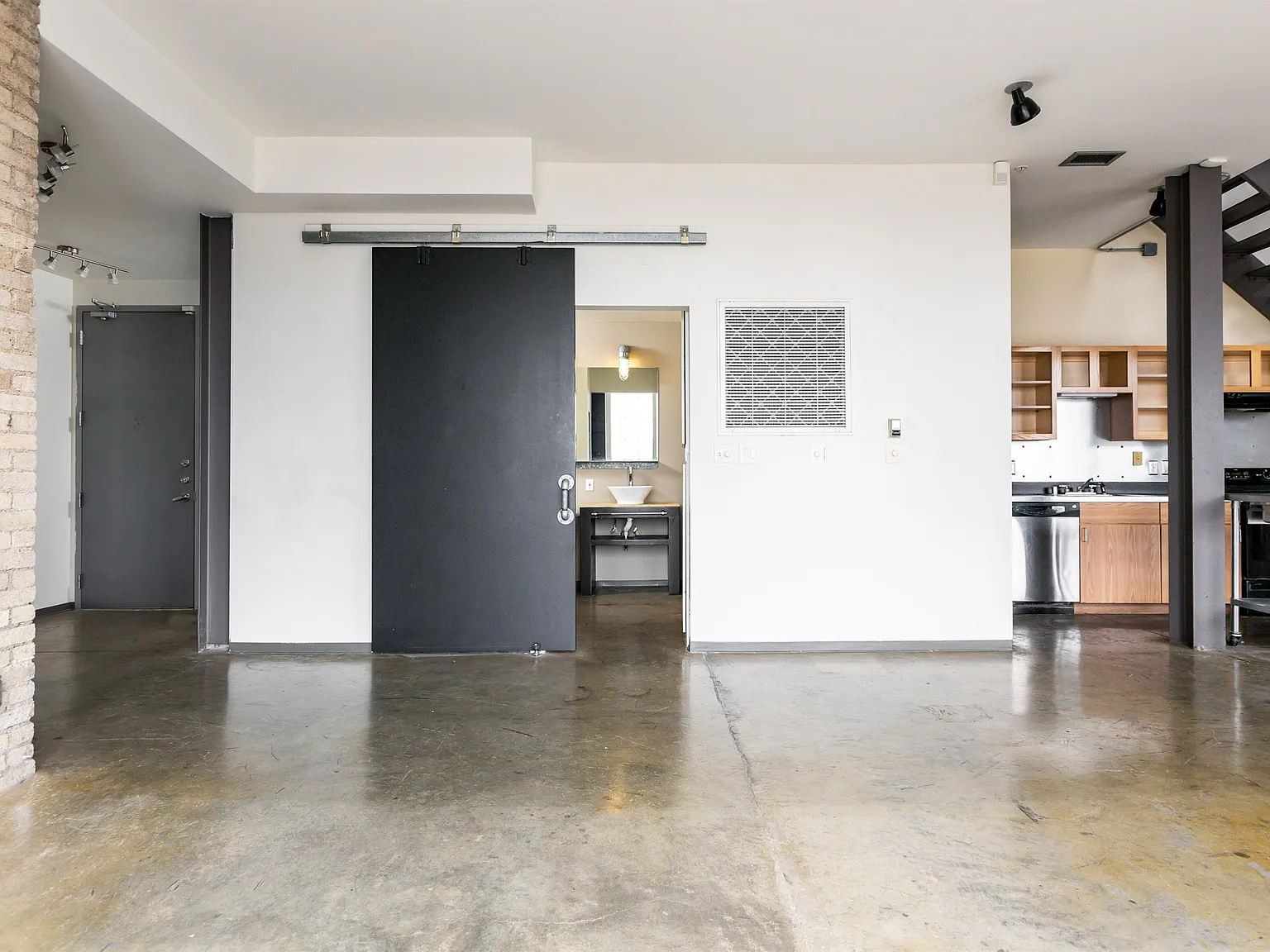 1122 Jackson St — Photo 4