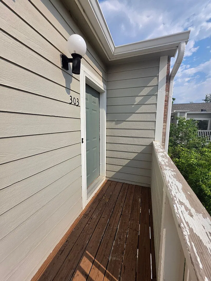East Campus 2 Bed, 2 Bath Condo in Montclair! — Photo 2