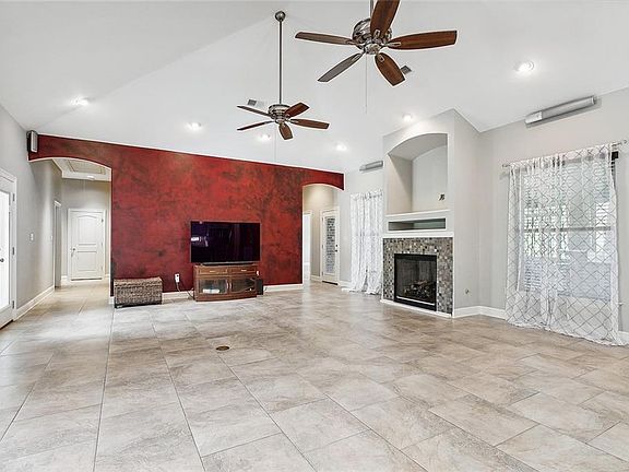 4th image of 21065 Hunter Ln