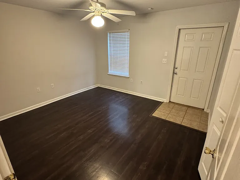 2738 W Tharpe St #105 — Photo 5