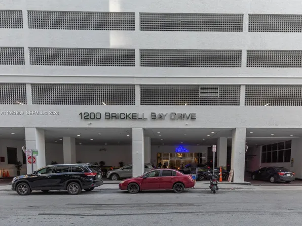 1200 Brickell Bay Dr, Miami, FL