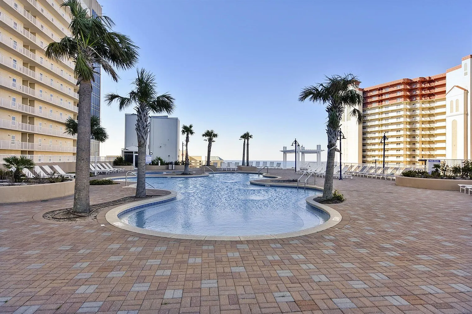 3 bed, 3.0 bath, 1485 sqft, $4,012 — Photo 3