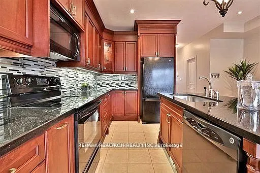 1339 Woodbine Ave #UPPER — Photo 6