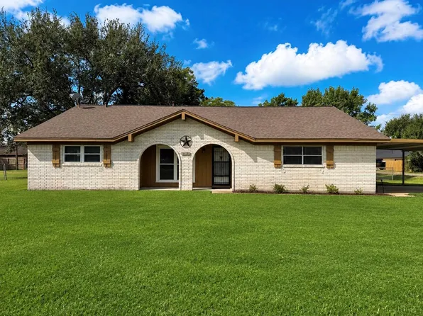 1302 Avenue H, Danbury, TX 77534