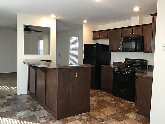 3rd image of 900 W Columbia St #100
