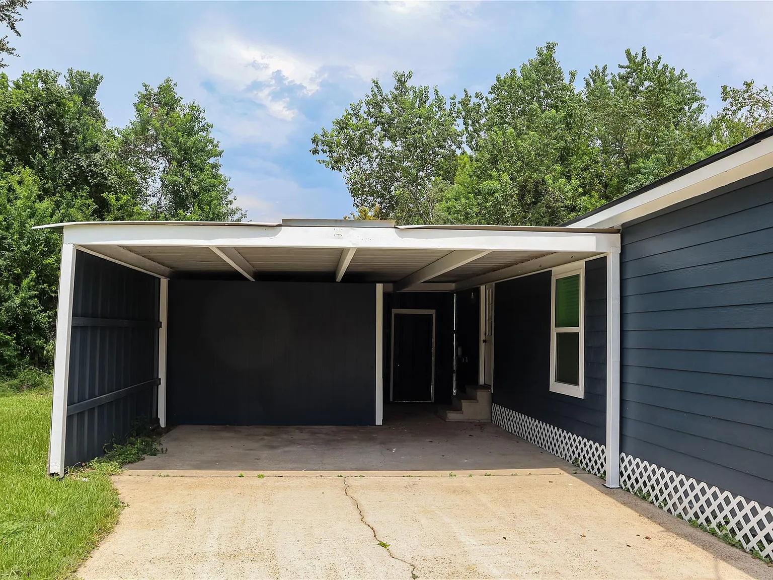 3 bed, 1.0 bath, $1,650 — Photo 4