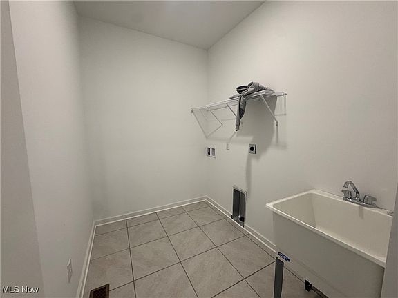 5th image of 591 Wyleswood Dr