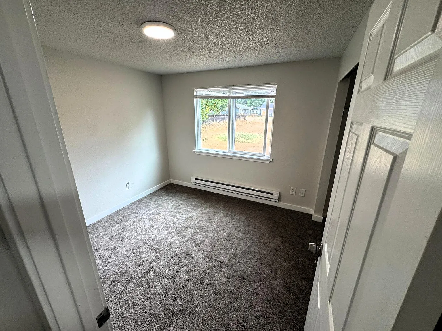 3 bed, 1008 sqft, $2,490 — Photo 3