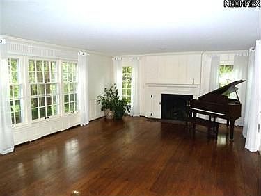 3rd image of 32050 Fairmount Blvd