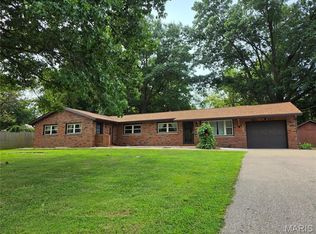 123 Patterson Dr, Hillsboro, IL 62049