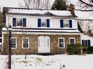 142 Shoreham Dr, Rochester, NY 14618