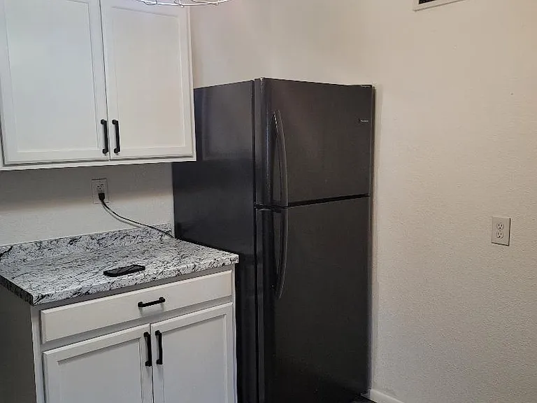 704 S Cedar St — Photo 14
