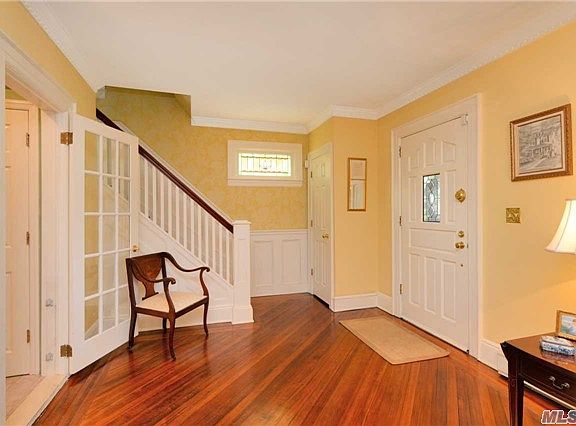 4th image of 38 De Mott Ave