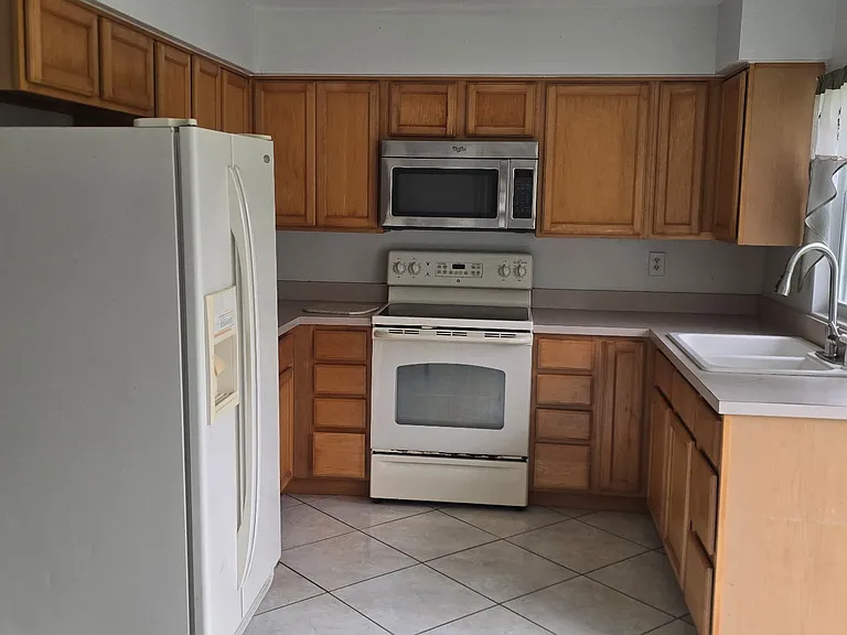 526 Monterey St — Photo 2