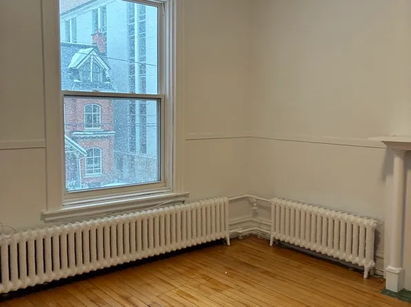 320 Cooper St, Ottawa, ON