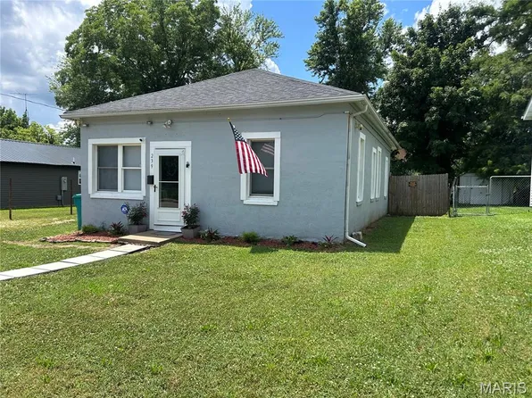 239 N Center St, Sullivan, MO 63080