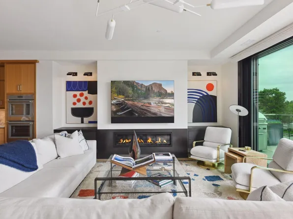 275 Lake St E Unit 302, Wayzata, MN 55391