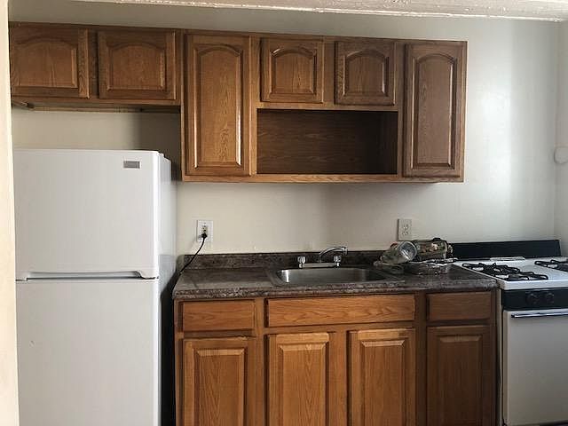 1st image of 168 S Clinton St #B2