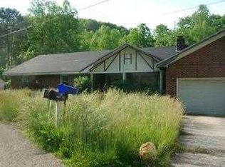 19 Albert Horne Rd, Staffordsville, KY 41256