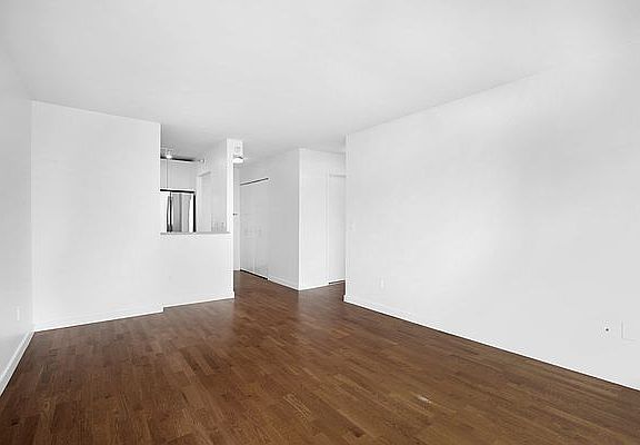 3rd image of 420 W 42nd St APT 21C