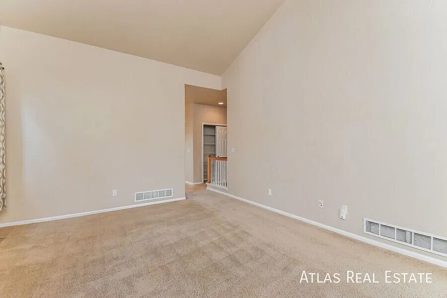 Available Now! || Amazing 4 Bed 3 Bath With A/C! Free 55" Tv If Moved In By 10/15! — Photo 2