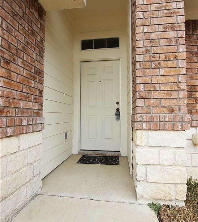 1st image of 15 Palomino Dr