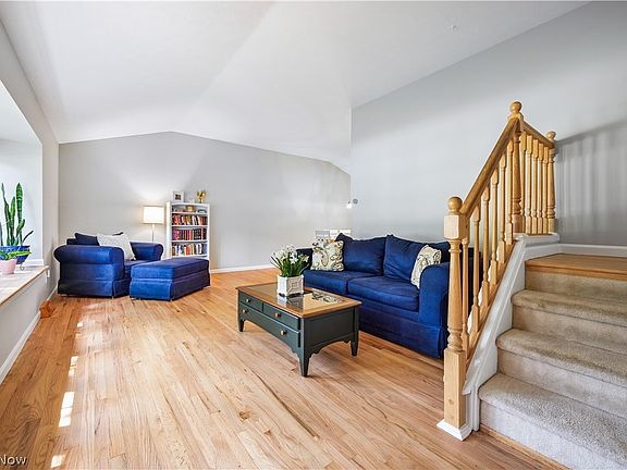 5th image of 27008 Sweetbriar Dr