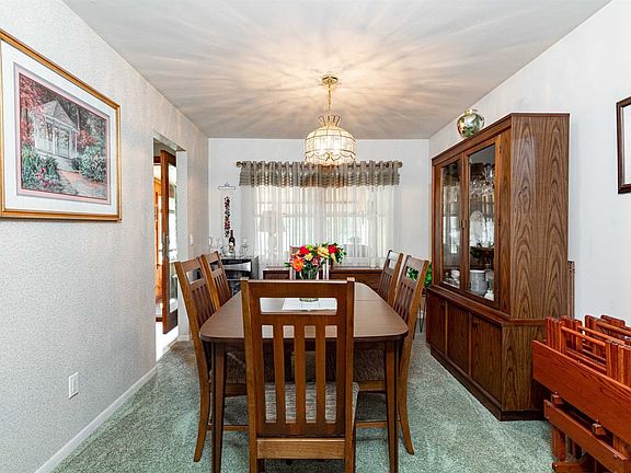 5th image of 32 Long Meadow Dr
