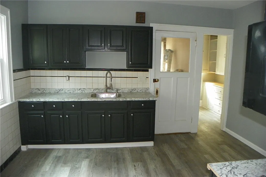 3 bed, 1.0 bath, 1354 sqft, $1,875 — Photo 4
