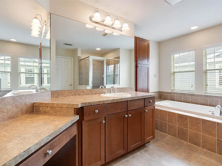 16126 Bridgecrossing Dr — Photo 19