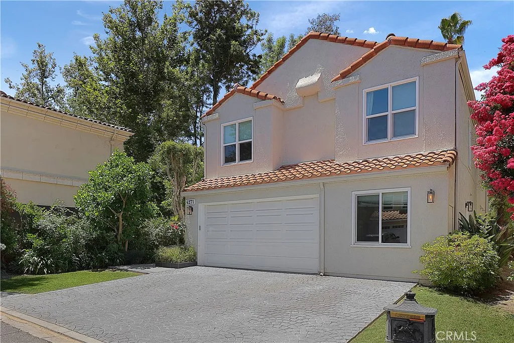 3 bed, 2.5 bath, 2992 sqft, $7,995 — Photo 1