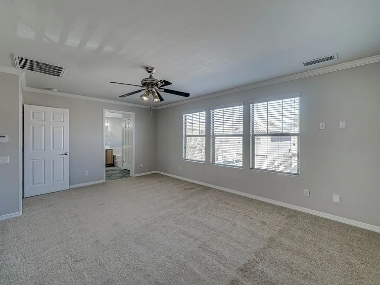 2143 W Marconi Ave — Photo 25