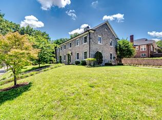 8 7th Ave NE, Hickory, NC 28601