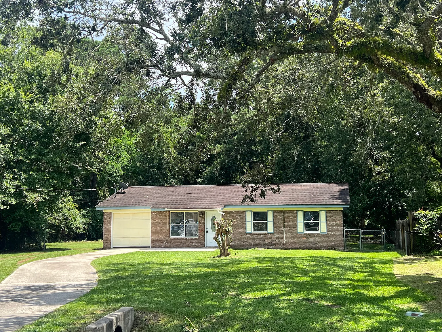 3 bed, 1.5 bath, 1232 sqft, $1,550 — Photo 1
