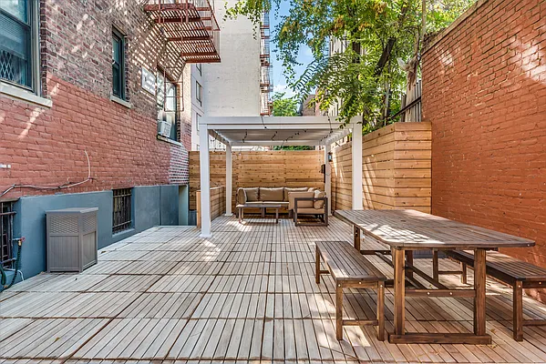 Sold by Compass | media 23