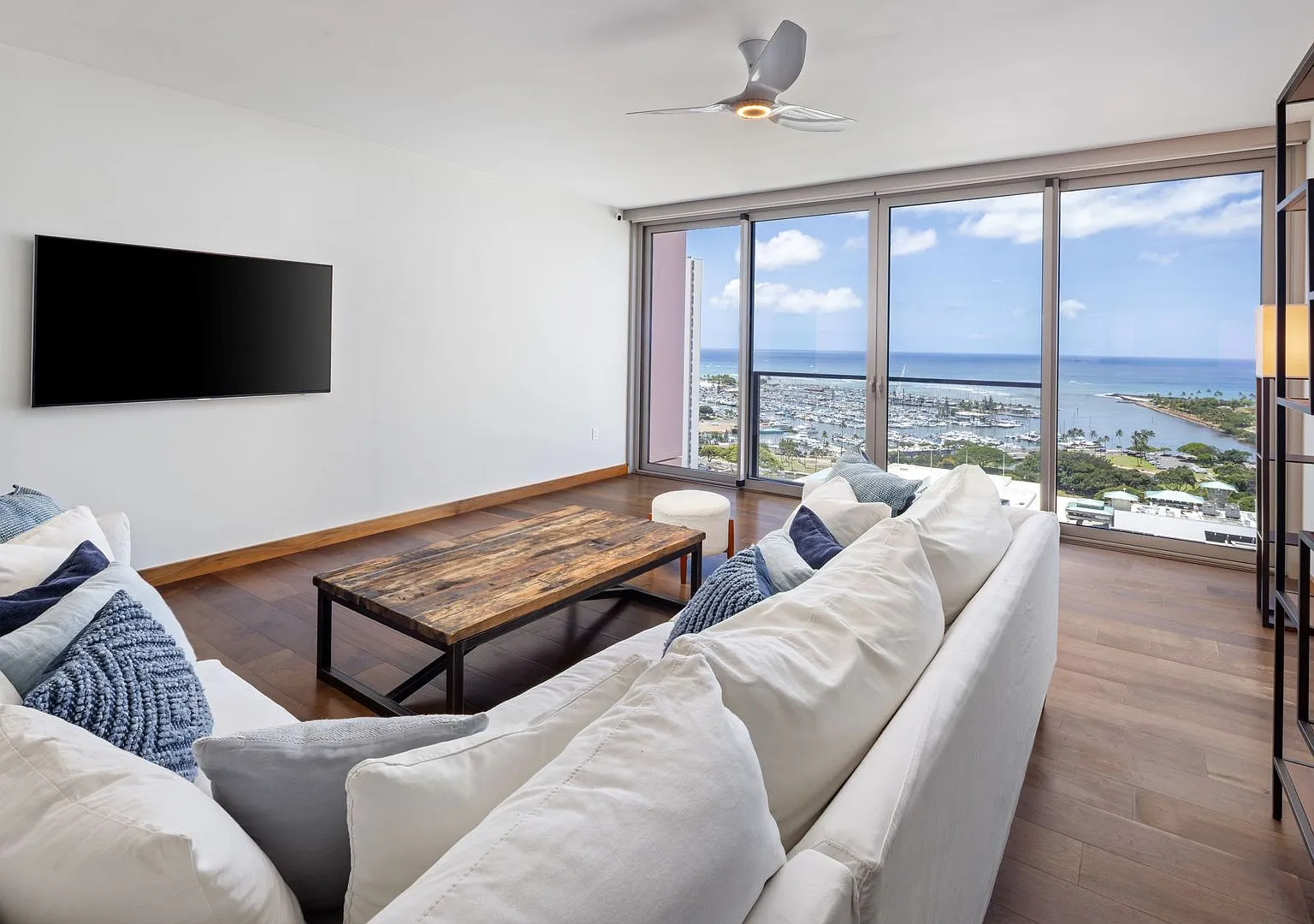 Luxury PH. Ocean Views. Resort Like Amenities — Photo 3