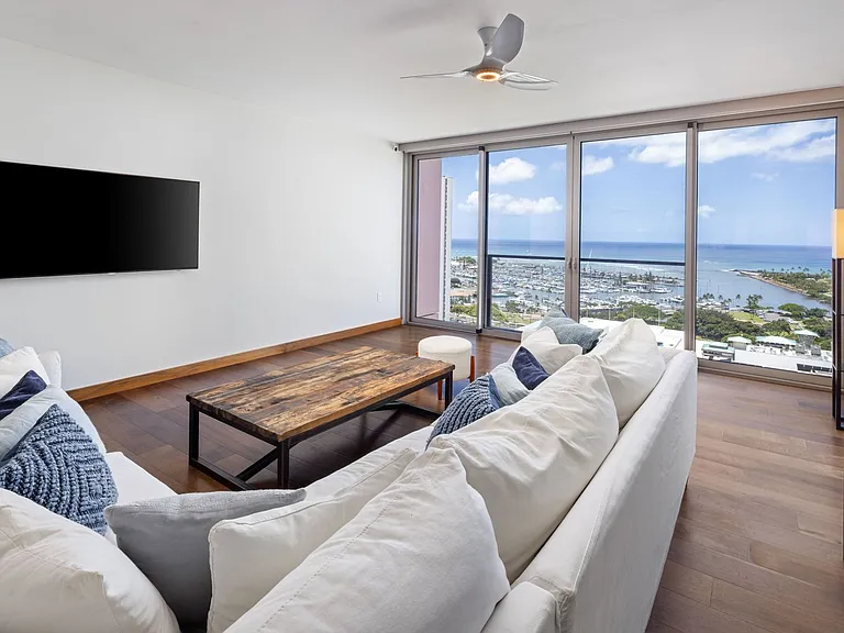 1555 Kapiolani Blvd #2000 — Photo 4