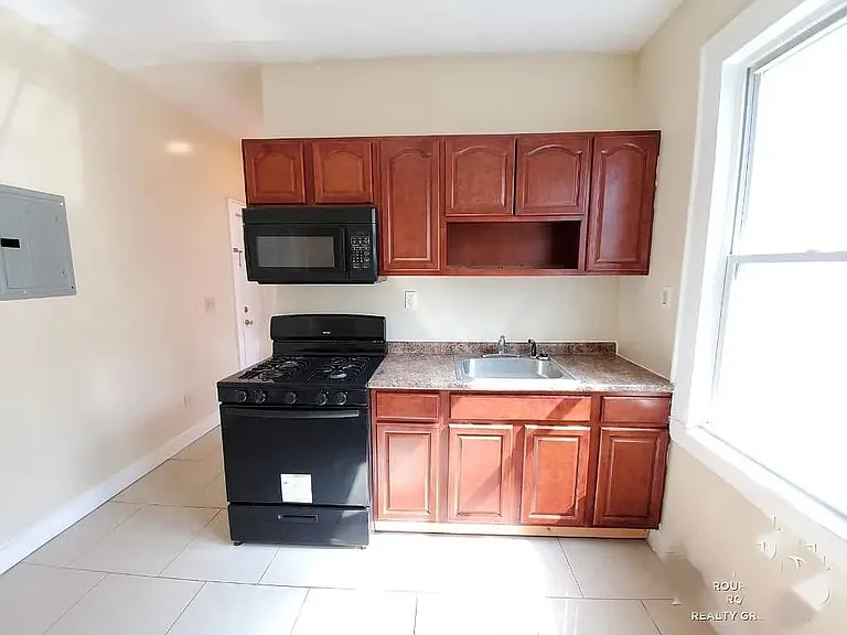 43 Underwood St #6R — Photo 1