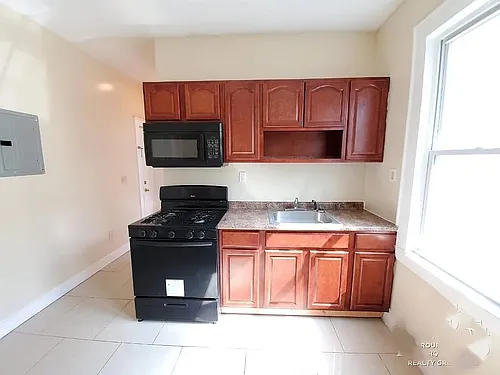 43 Underwood St Photo 1