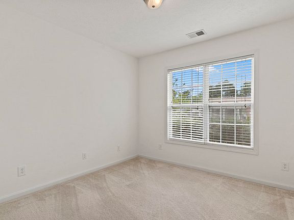 5th image of 634 W Perry Rd.