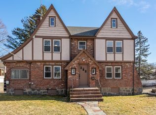 162 Grove St, Brookline, MA 02467